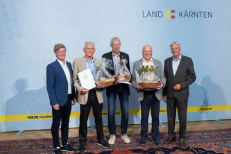 Am Bild v.l.n.r. Landessportdirektor Arno Arthofer mit Peter Heilinger, Dietmar Oberlerchner, Oskar Knauder und Landeshauptmann Dr. Peter Kaiser (Foto: LPD Kärnten/Peter Just)