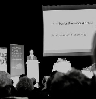 Bildungsministerin Sonja Hammerschmid bei der Eröffnung