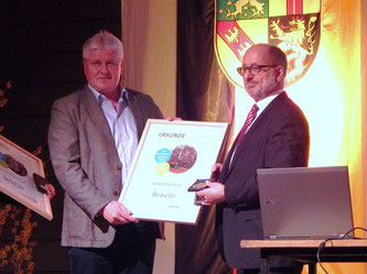 Ortsvorsteher Hans-Peter Wack mit Staatssekretär Roland Krämer