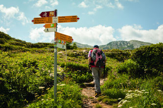 Von hochalpin bis moderat, von Schweizer Bergpanoramen bis Exotik von Welt – im über 4.000 Kilometer weiten Tessiner Wanderwegenetz findet jeder die zu seinem Fitnesslevel passende Route. Bildnachweis: Schweiz Tourismus/Olivier Walther