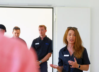 Hannah Parish, Direktorin von Ariv, stellt in München die Pedelec-Modelle von General Motors vor. © Andreas Burkert