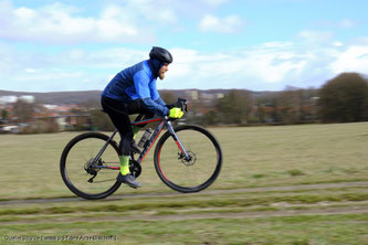 Bei sogenannten Gravel‐Bikes sind Reifen zwischen 30 und 50 Millimeter Breite verbaut