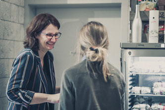 Romy Widmer im Kundengespräch