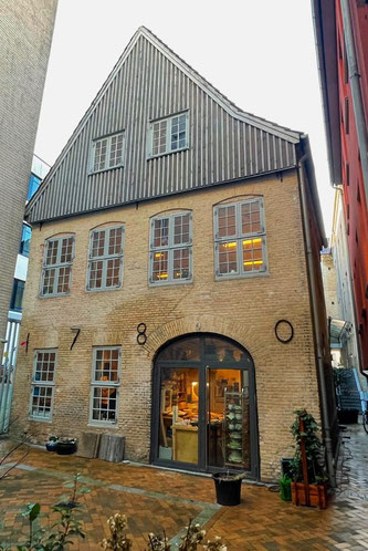unsere neuen Räumlichkeiten: Kunstspeicher im Hof
