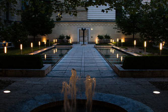 Einmalige Lichtstimmung: der Kabinettsgarten der Münchner Residenz (Symbolbild; Foto: pixabay_com_TiBine)