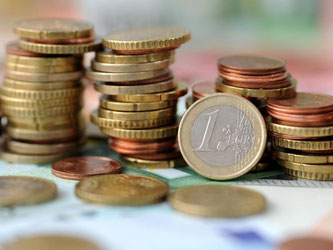 Der Wirtschaftsweise Peter Bofinger hält Münzen und Geldscheine für einen Anachronismus. Foto: Tobias Hase