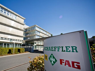 Eingang des Hauptsitzes der Schaeffler AG in Herzogenaurach. Foto: Daniel Karmann/Archiv