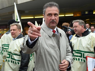 GDL-Chef Claus Weselsky ist mit dem Tarifangebot der Bahn weiterhin nicht zufrieden. Foto: Uwe Zucchi/Archiv