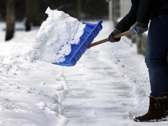 Mieter können im Winter zum Schneeräumen verpflichtet sein. Foto: Wolfgang Kumm