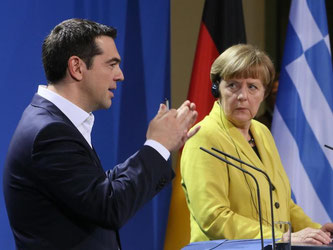 Ernster Blick: Griechenlands Ministerpräsident Alexis Tsipras und Bundeskanzlerin Merkel Ende März bei einer gemeinsamen Pressekonferenz. Foto: Stephanie Pilick