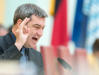 Der bayerische Finanzminister Markus Söder spricht im Landtag. Foto: Peter Kneffel/Archiv