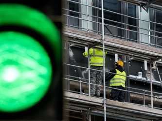 Laut Ökonomen profitiert der Arbeitsmarkt auch von der zunehmend robusteren Konjunktur. Foto: Julian Stratenschulte