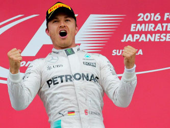 Nico Rosberg wird nach seinem Erfolg von Suzuka von der Presse gefeiert. Foto: Diego Azubel