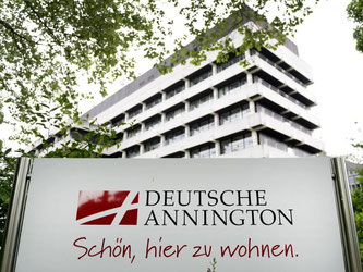 Der größte deutsche Wohnungsvermieter Deutsche Annington hat in den ersten sechs Monaten deutlich mehr Geld verdient. Foto: Caroline Seidel/Archiv