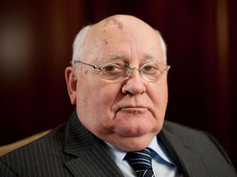 Der russische Friedensnobelpreisträger Michail Gorbatschow warf dem Militärbündnis Kriegstreiberei vor. Foto: Jörg Carstensen/Archiv