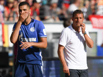 Markus Weinzierl verlor mit S04 am 1. Spieltag 0:1 bei Eintracht Frankfurt. Foto: Arne Dedert