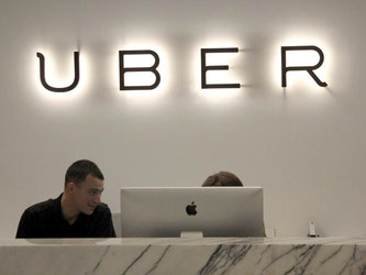 Das Logo des Fahrdienst-Vermittlers Uber ist in einer Filiale in San Francisco zu sehen. Foto: Christoph Dernbach
