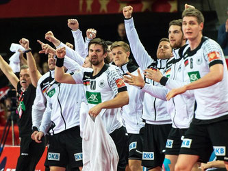 Mit einem Sieg gegen Dänemark stehen die deutschen Handballer im EM-Halbfinale. Foto: Maciej Kulczynski