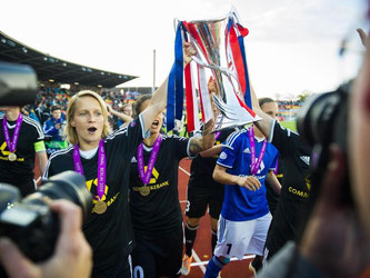 Die Champions-League-Siegerinnen vom 1. FFC Frankfurt feierten ihren Triumph in Berlin ausgiebig. Foto: Lukas Schulze