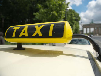 Für Taxifahrer gilt das Gleiche wie für alle anderen Autofahrer auch: Sie müssen sich anschnallen. Foto: Maurizio Gambarini