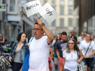 Stadtführer Eugene Quinn während der ersten «Munich Ugly Tour». Foto: Andreas Gebert