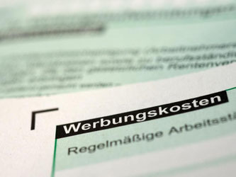 Schulleiter können die Kosten für ein häusliches Arbeitszimmer steuerlich geltend machen, wenn ihnen etwa für Verwaltungsaufgaben ein Arbeitsplatz in der Schule fehlt. Foto: Andrea Warnecke
