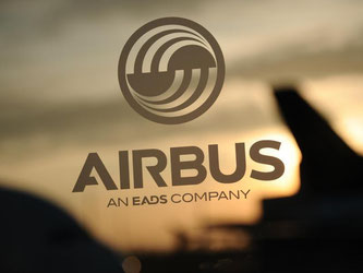 Mit dem Passagier- und Frachtjetgeschäft nahm Airbus mehr ein als im letzten Jahr. Der Absturz des Militärtransporters A400M hat sich trotzdem stark auf die Bilanz des Flugzeugbauers ausgewirkt. Foto: Christian Charisius