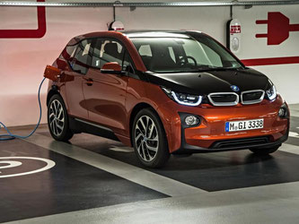 Auch BMW setzt langfristig auf intelligente Stromnetze. Der Akku eines i3 könnte dann auch als Pufferspeicher dienen. Foto: BMW