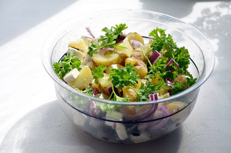 Beliebter Klassiker: Der Kartoffelsalat (Foto: pixabay.com / Danson 67).