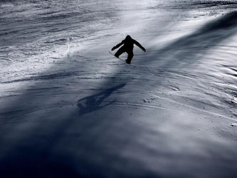 Ski- und Snowboardfahrer kommen im Winter auf ihre Kosten. Foto: Karl-Josef Hildenbrand