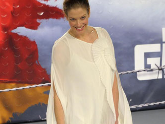 Schauspielerin Marie Bäumer trägt unter ihrer trasparenten Bluse ein Hemdchen. Foto: Soeren Stache