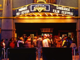 Film ab: Beim Sundance Festival drängeln sich jedes Jahr viele Filmfans vor den Kinos in Park City im US-Bundesstaat Utah. Foto: Utah Office of Tourism/Steve Greenwood
