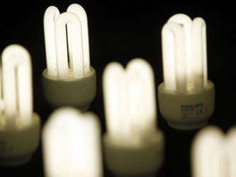 Der Stromverbrauch und die Leistung von Lampen weicht häufig von den Angaben auf der Verpackung ab. Foto: Jan Woitas