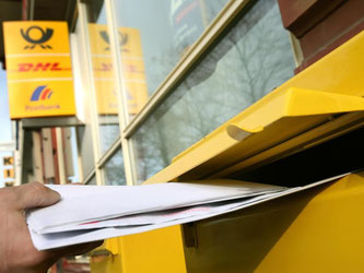 Von den bundesweit 110 000 Briefkästen werden derzeit 10 Prozent oder 11 000 am Sonntag von Postmitarbeitern geleert. Künftig sollen es viel weniger sein. Foto: Oliver Berg