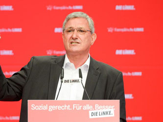 Bernd Riexinger spricht auf dem Bundesparteitag der Partei Die Linke in Magdeburg. Foto: Peter Endig/Archiv