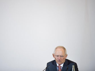 Wolfgang Schäuble will es ausländischen Staats-, Investment- und Hedgefonds sowie anderen Großanlegern erschweren, sich durch einfache Tricks von ihrer Steuerpflicht zu befreien. Foto: Felix Zahn