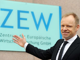 ZEW-Präsident Clemens Fuest sagte, er sei fest davon überzeugt, dass die Zinswende kommen werde. Foto: Uli Deck