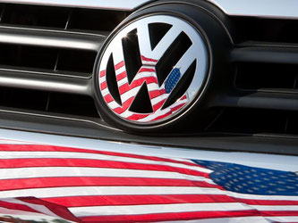 Die Verkaufszahlen von Volkswagen in den USA schrumpfen weiter. Foto: Friso Gentsch/Archiv
