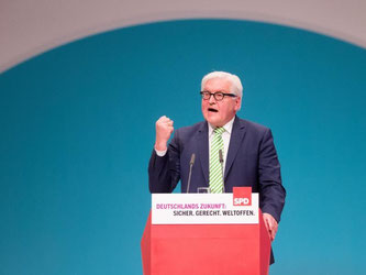 Deutschand trage Verantwortung, «deshalb können wir nicht ausweichen.» Außenminister Frank-Walter Steinmeier hat beim SPD-Parteitag zu mehr Mut in der Außenpolitik aufgefordert. Foto: Kay Nietfeld