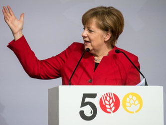 In ihrer launigen Rede zitierte Bundeskanzlerin Angela Merkel den Begründer der Reformation, Martin Luther: «Wer kein Bier hat, hat nichts zu trinken.» Foto: Armin Weigel