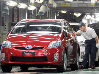 Fertigung des Modells «Prius» in Toyota: Der japanische Autoriese Toyota hat Rekordgewinne eingefahren. Foto: Everett Kennedy Brown
