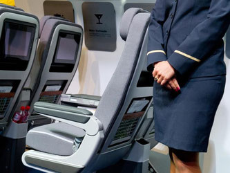 Im Tarifkonflikt der Lufthansa geht es um Versorgungssysteme für rund 19000 Flugbegleiter und Flugbegleiterinnen. Foto: Inga Kjer