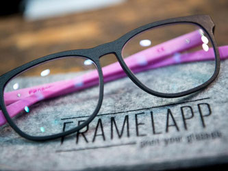 Gezeigt werden auf der Messe auch maßgefertigte Brillengestelle aus dem 3D-Drucker. Foto: Sven Hoppe