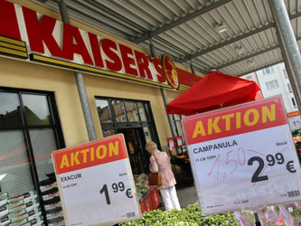 Die Hängepartie um die Übernahme von Kaiser's Tengelmann durch Edeka dauert bereits seit zwei Jahren an. Foto: Roland Weihrauch