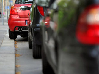 Lästiges Parkplatz suchen soll wenn es nach dem Online-Dienst Intrix geht schon bald weniger lästig sein. Foto: Hendrik Schmidt