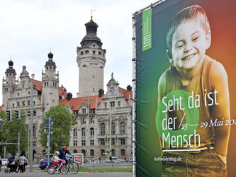 Plakate zum Katholikentag in Leipzig: Gerade mal 4,3 Prozent der rund 570 000 Einwohner sind katholisch. Foto: Jan Woitas