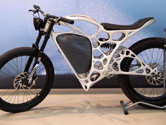 Airbus präsentiert 3D-Druck Motorrad "Light Rider". Foto: Sven Hoppe