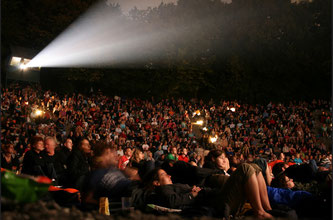 Noch für ein paar Tage heißt es im Münchner Westpark "Licht aus, Film ab!" (Foto: Kino, Mond & Sterne)