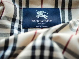 Der Klassiker: Trenchcoats von «Burberry London» gibt es seit mehr als 100 Jahren. Foto: David Ebener