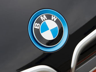 Das BMW-Logo. Foto: Peter Kneffel